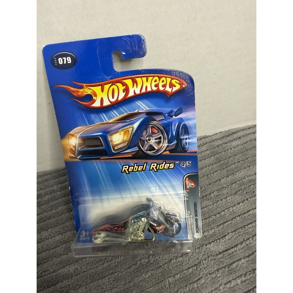 Hot Wheels Rebel Rides 4/5 (2005) Mattel Scorchin' Scooter Toy Motorcycle #079